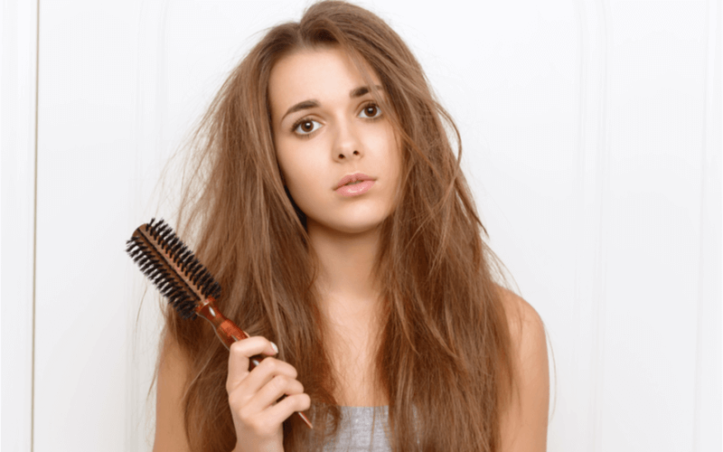 ストレートパーマ後に髪がゴワつくのは当たり前？