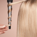 アイロン巻き髪がとれる原因とは？とれない方法やおすすめのアイテムも紹介