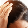 髪のベタつきの３大原因とは？ ベタベタを解消する正しいシャンプーの方法や対処法を紹介